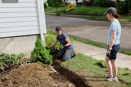 S23 E6: Jenn Nawada installs a downspout extension