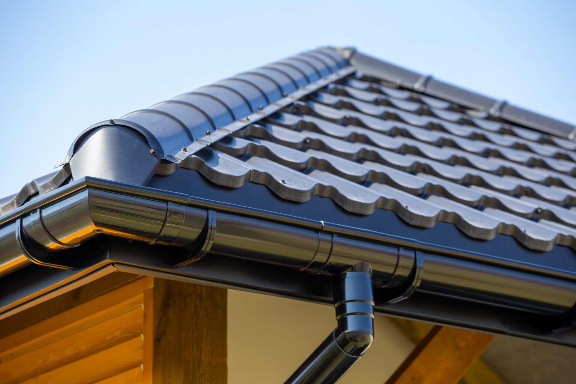 How To Choose Gutters for a Metal Roof