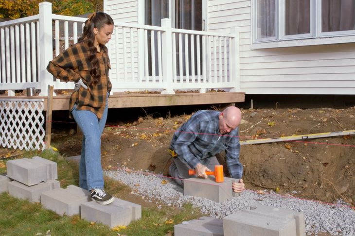 S23 E19: Mark McCullough builds a retaining wall
