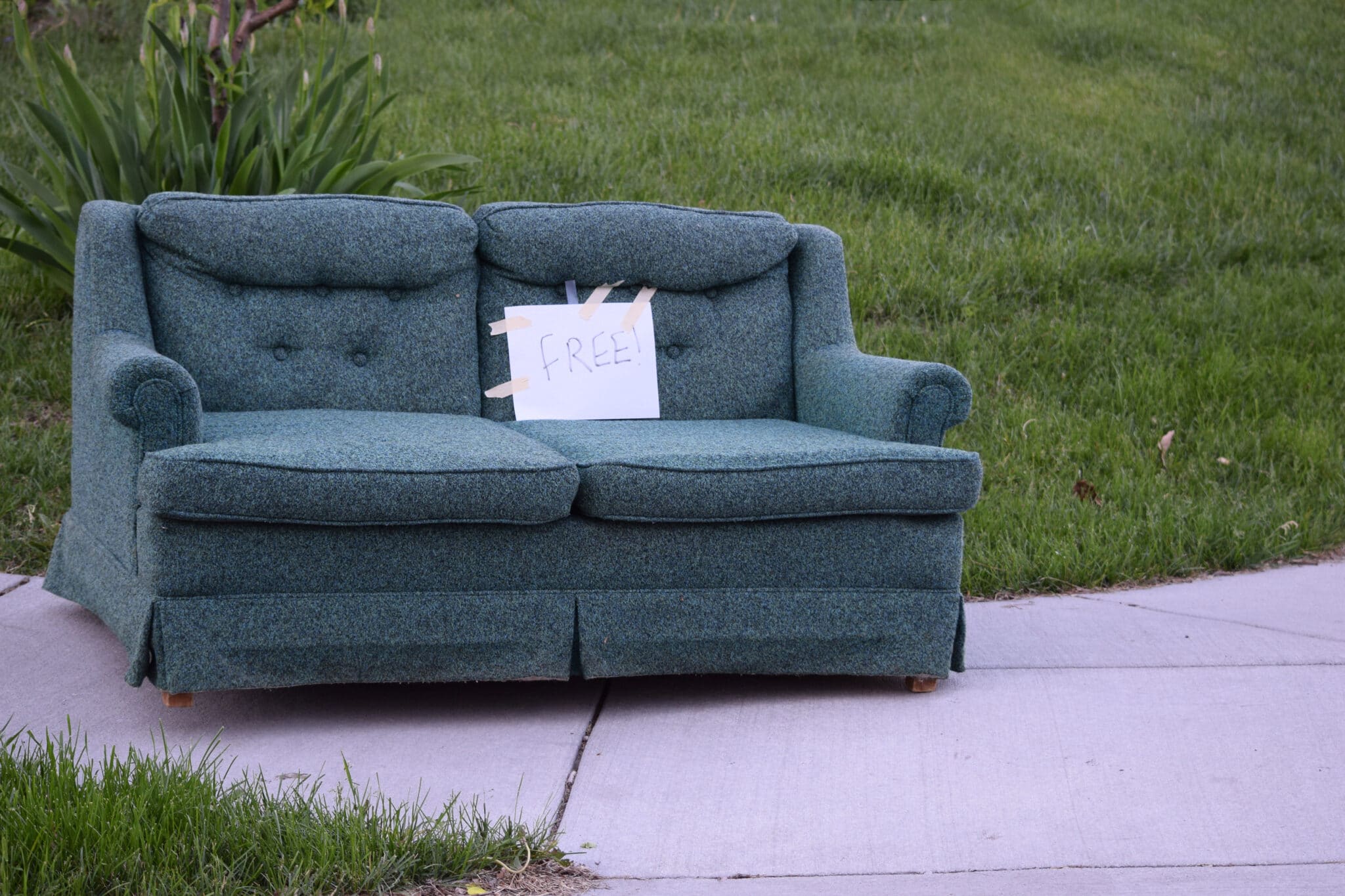 Charities That Will Pick Up Furniture for Free