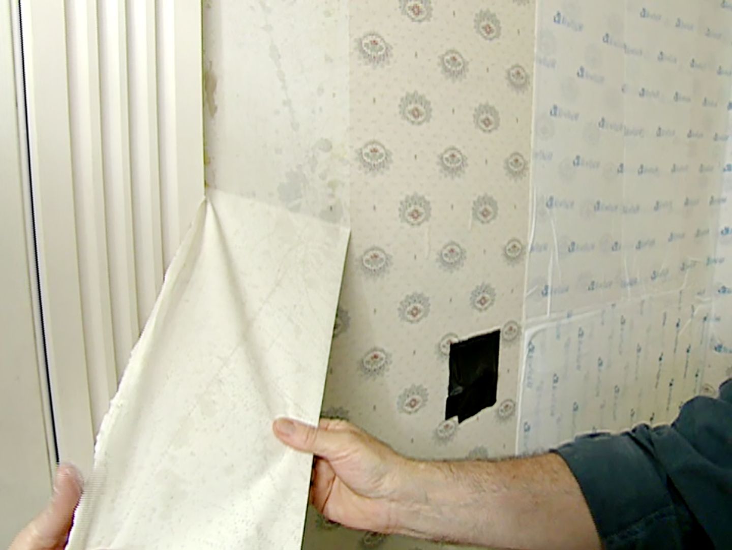 How To Remove Wallpaper Easily